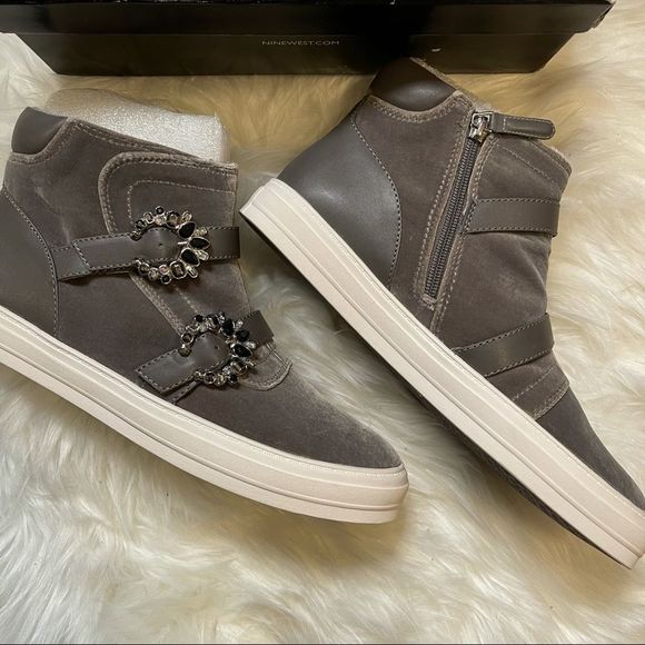 ✨New in Box✨ Nine West Slip on Sneaker - Picture 2 of 5